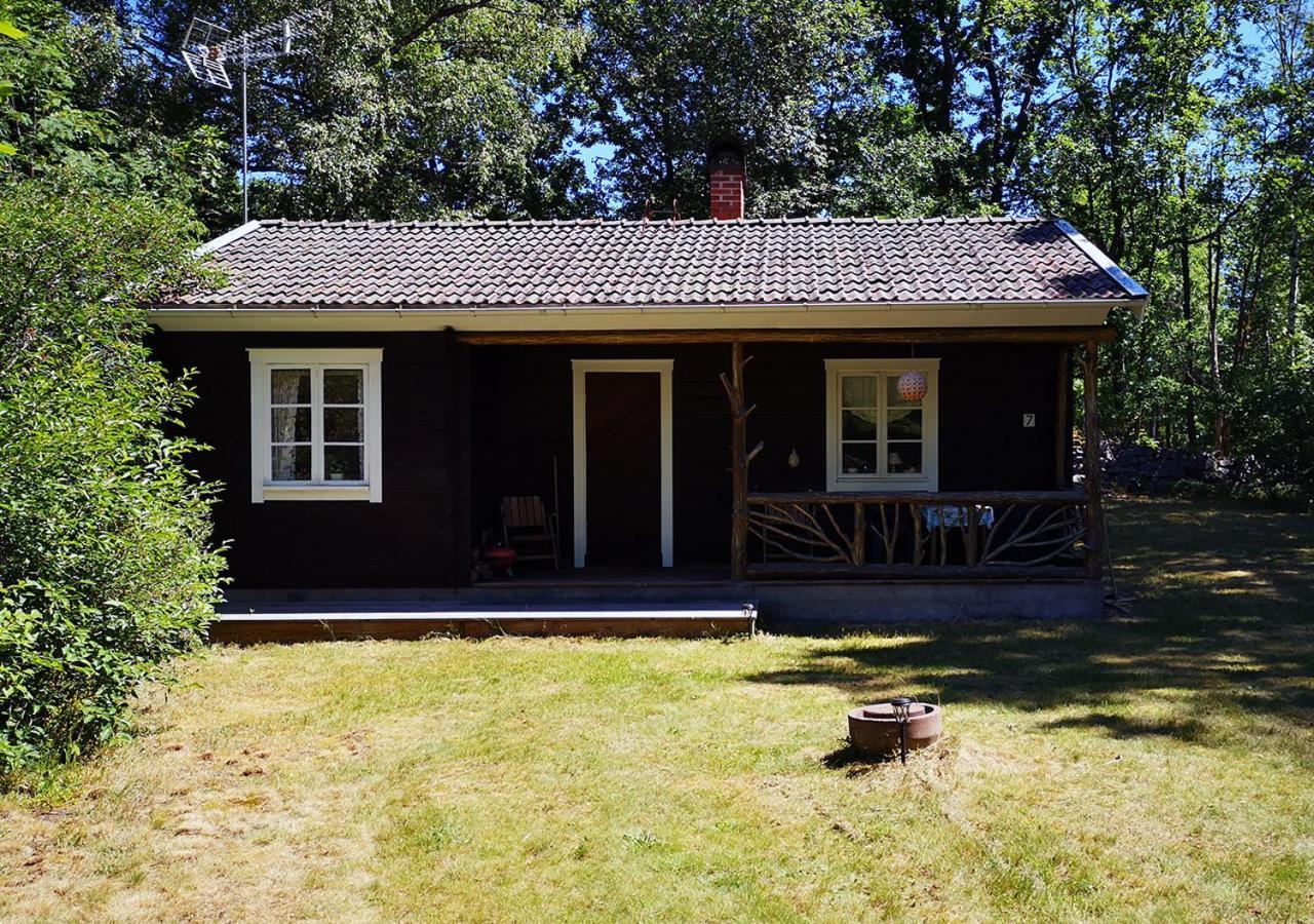Mysig Stuga Med Oeppen Spis Och Uteplats Froseke Экстерьер фото